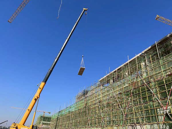 江西鑫科環(huán)保項(xiàng)目提前完成稀貴車間主跨屋架及屋面板吊裝任務(wù)