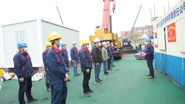 抗擊疫情當(dāng)先鋒  紅色工地踐使命——記市住建局田家炳中學(xué)疫情隔離點建設(shè)臨時黨支部 抗擊疫情當(dāng)先鋒  紅色工地踐使命——記市住建局田家炳中學(xué)疫情隔離點建設(shè)臨時黨支部