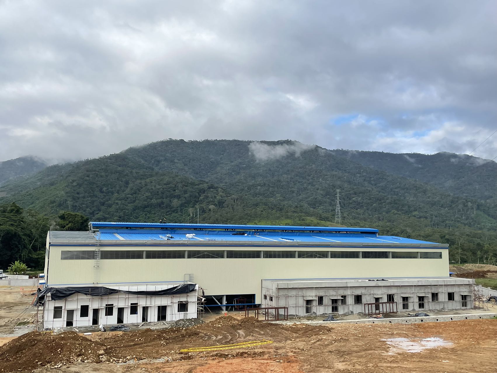 厄瓜多爾分公司順利完成銅冠投資公司耐磨主廠房鋼結(jié)構(gòu)安裝 厄瓜多爾分公司順利完成銅冠投資公司耐磨主廠房鋼結(jié)構(gòu)安裝