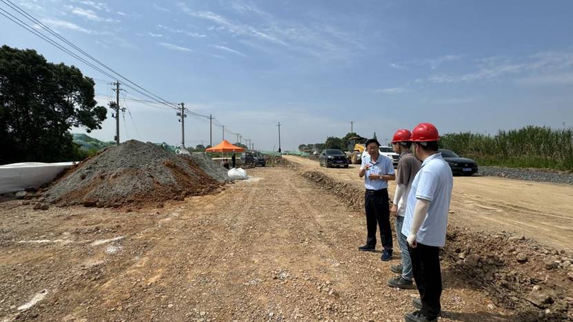 王伍升到現(xiàn)場推進建材公司銅尾礦作道路材料應用試驗項目 王伍升到現(xiàn)場推進建材公司銅尾礦作道路材料應用試驗項目